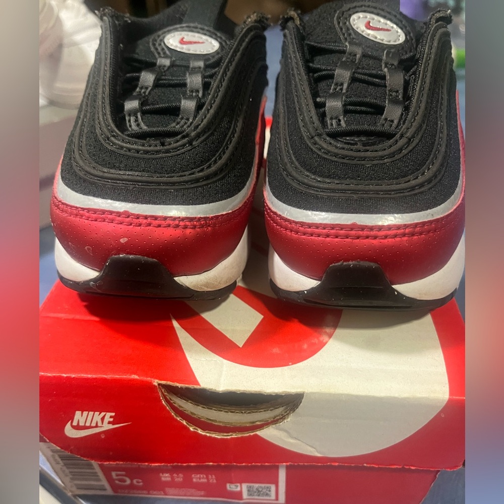 Nike air max 97 se
Size 5c